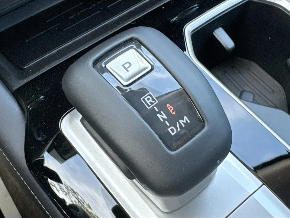 2025 Mitsubishi Outlander - Image 17 of 21
