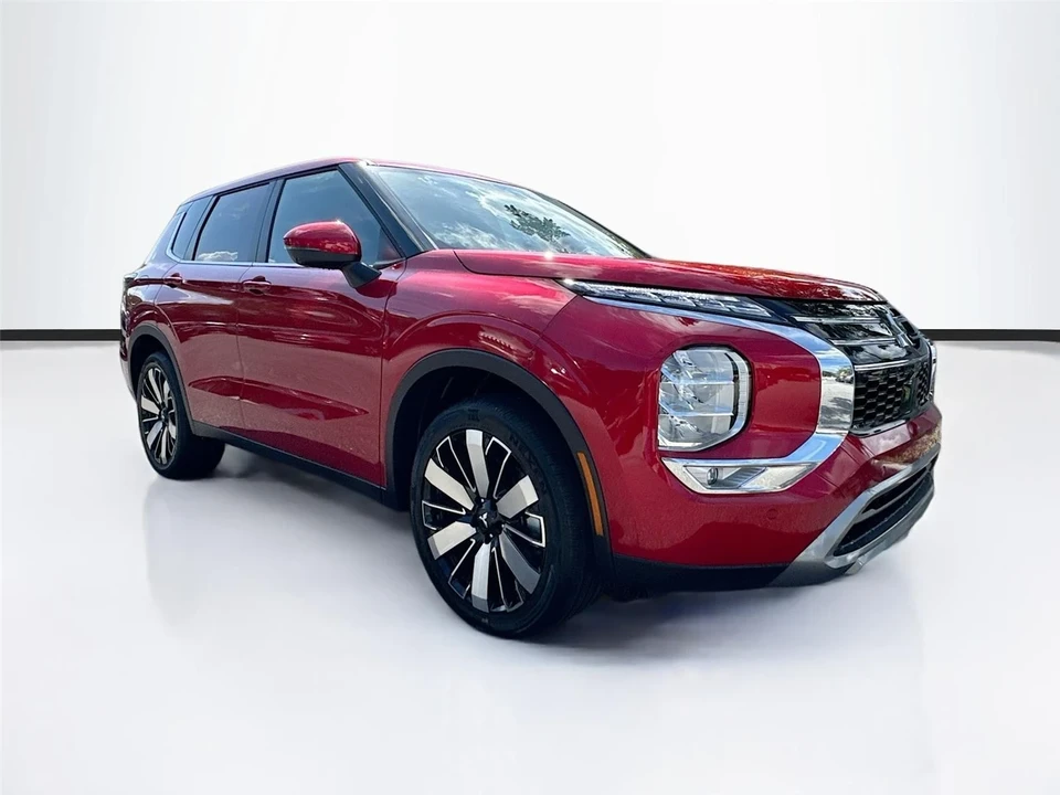 2025 Mitsubishi Outlander - Image 3 of 21