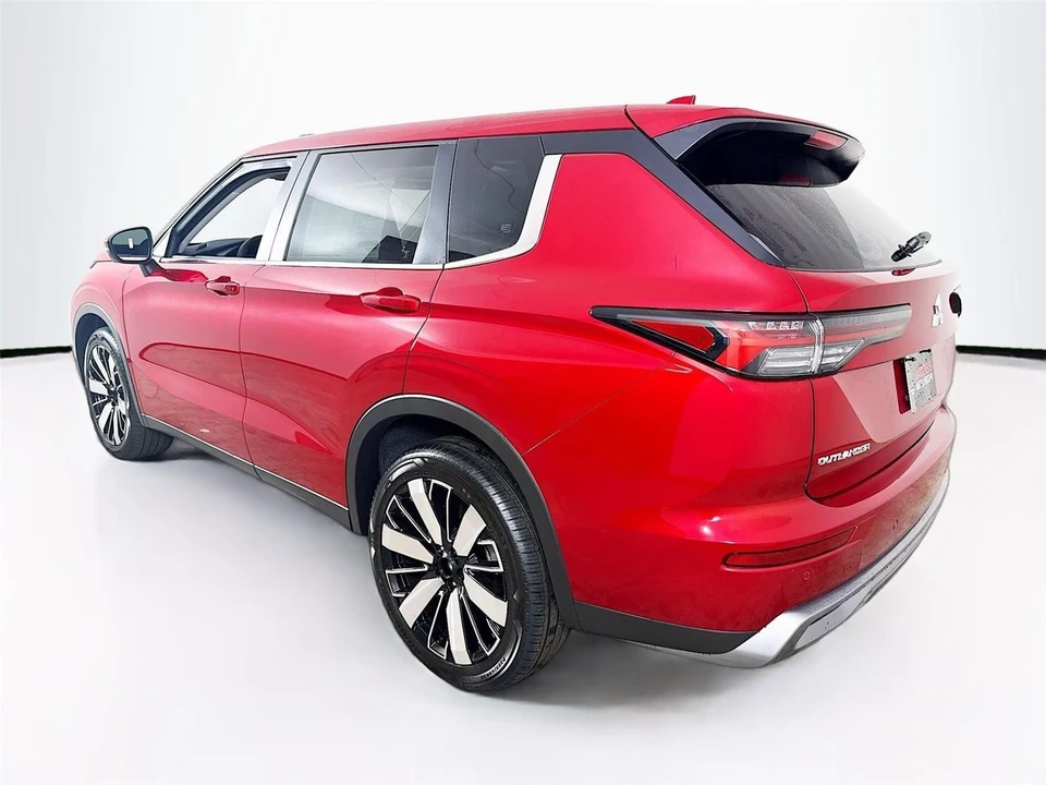 2025 Mitsubishi Outlander - Image 5 of 21