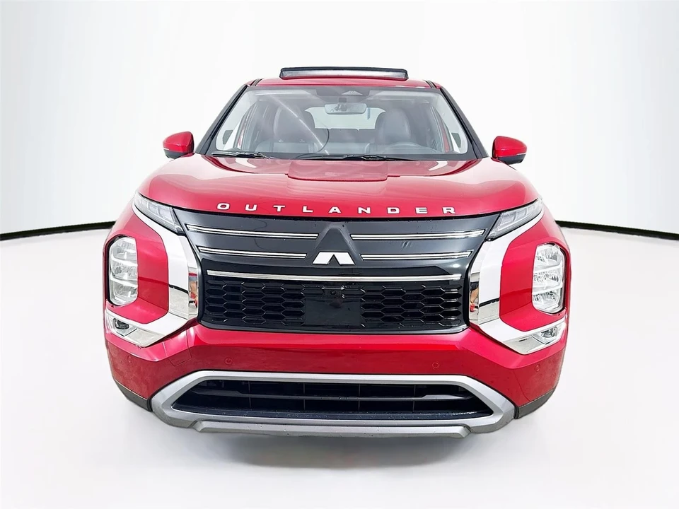 2025 Mitsubishi Outlander - Image 2 of 21