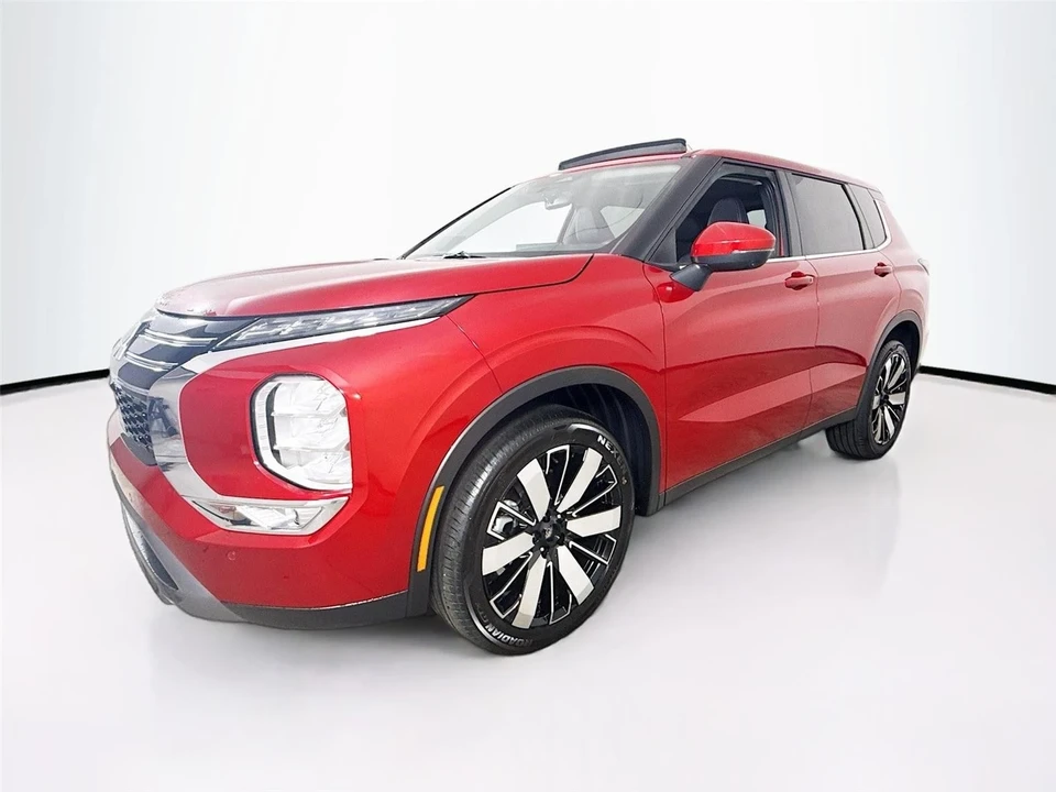 2025 Mitsubishi Outlander - Image 3 of 21