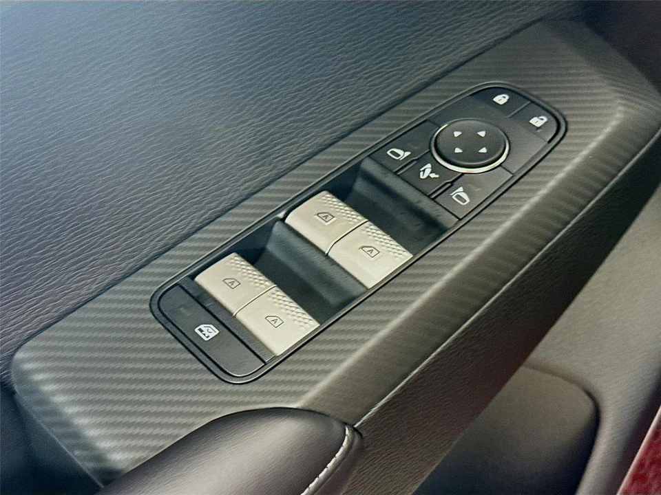 2025 Mitsubishi Outlander - Image 18 of 21