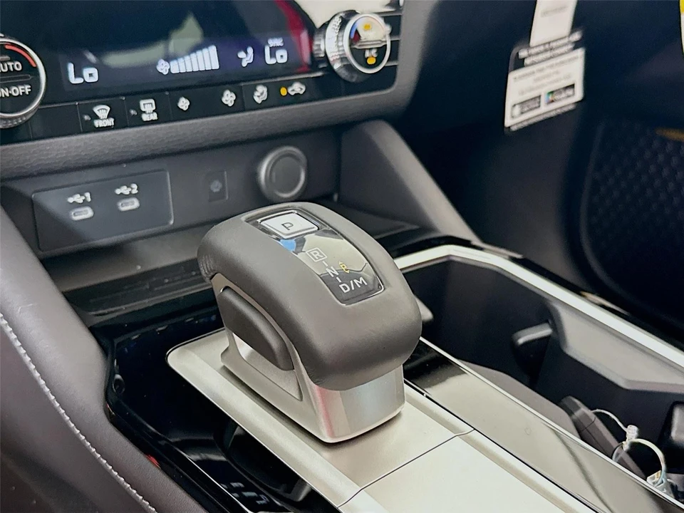 2025 Mitsubishi Outlander - Image 17 of 21