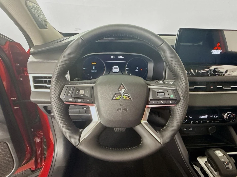 2025 Mitsubishi Outlander - Image 11 of 21
