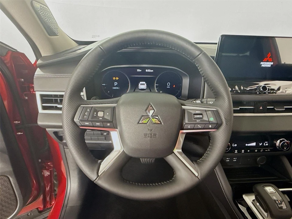 2025 Mitsubishi Outlander - Image 11 of 21