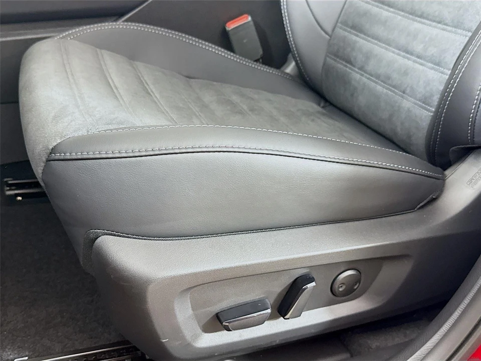 2025 Mitsubishi Outlander - Image 20 of 21