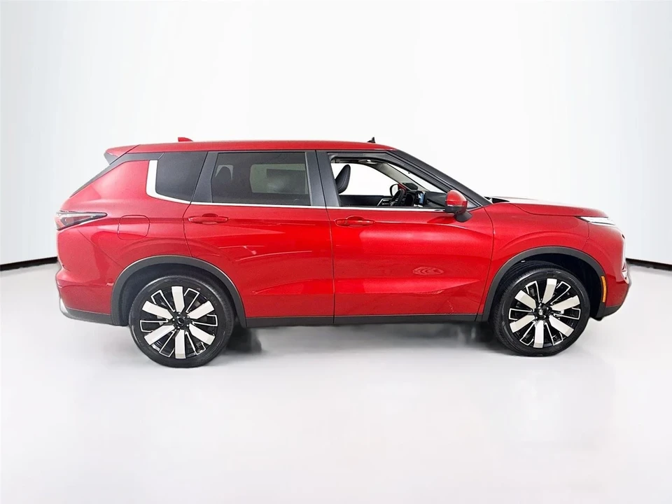 2025 Mitsubishi Outlander - Image 8 of 21