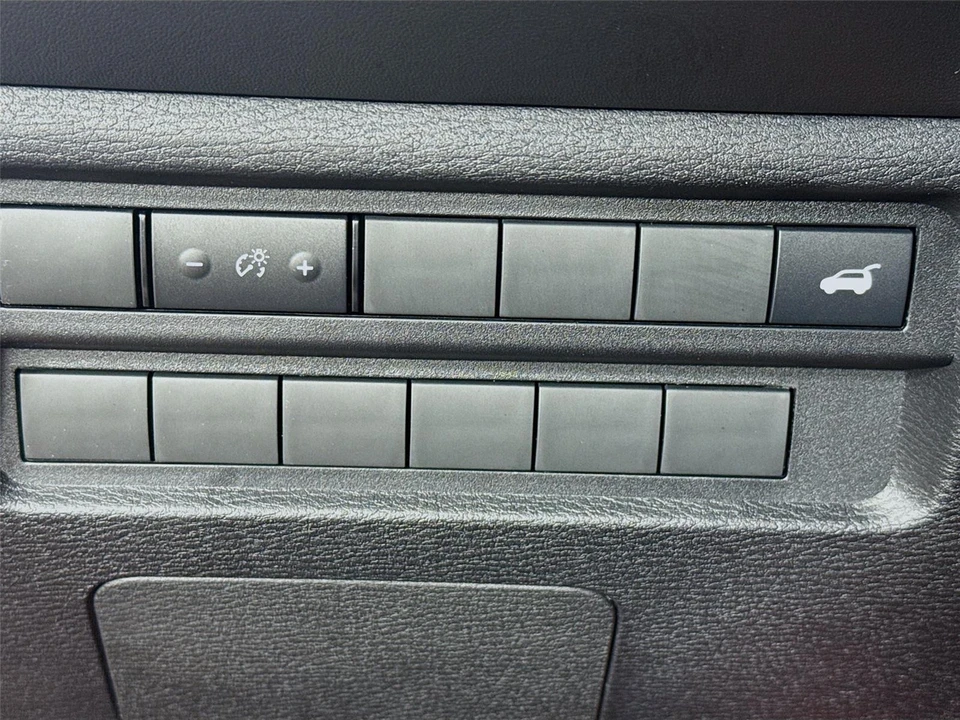 2025 Mitsubishi Outlander - Image 10 of 21