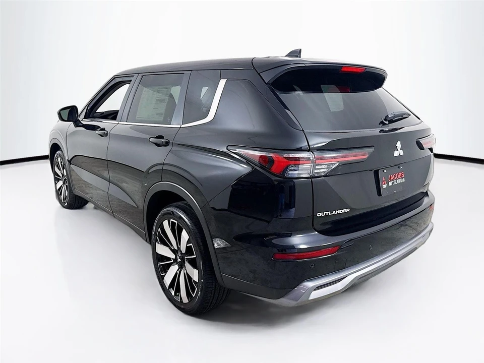 2025 Mitsubishi Outlander - Image 5 of 21