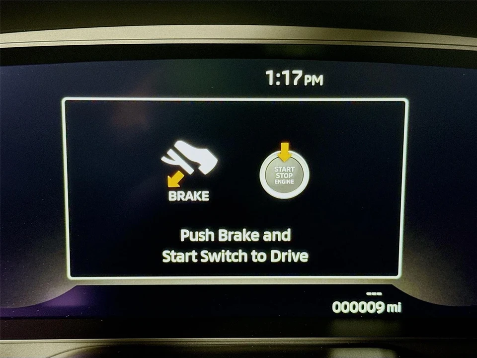 2025 Mitsubishi Outlander - Image 11 of 21