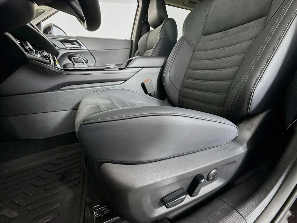 2025 Mitsubishi Outlander - Image 19 of 21