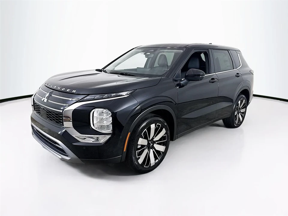 2025 Mitsubishi Outlander - Image 3 of 21