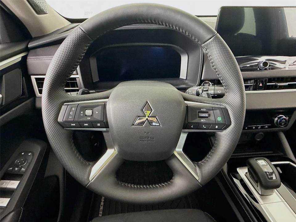 2025 Mitsubishi Outlander - Image 10 of 21