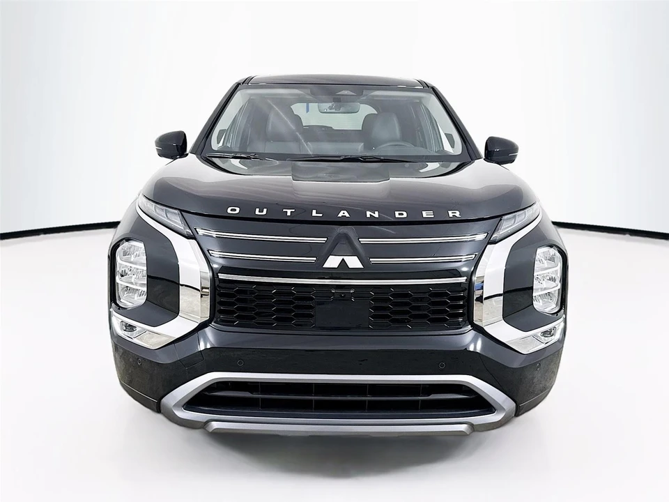 2025 Mitsubishi Outlander - Image 2 of 21