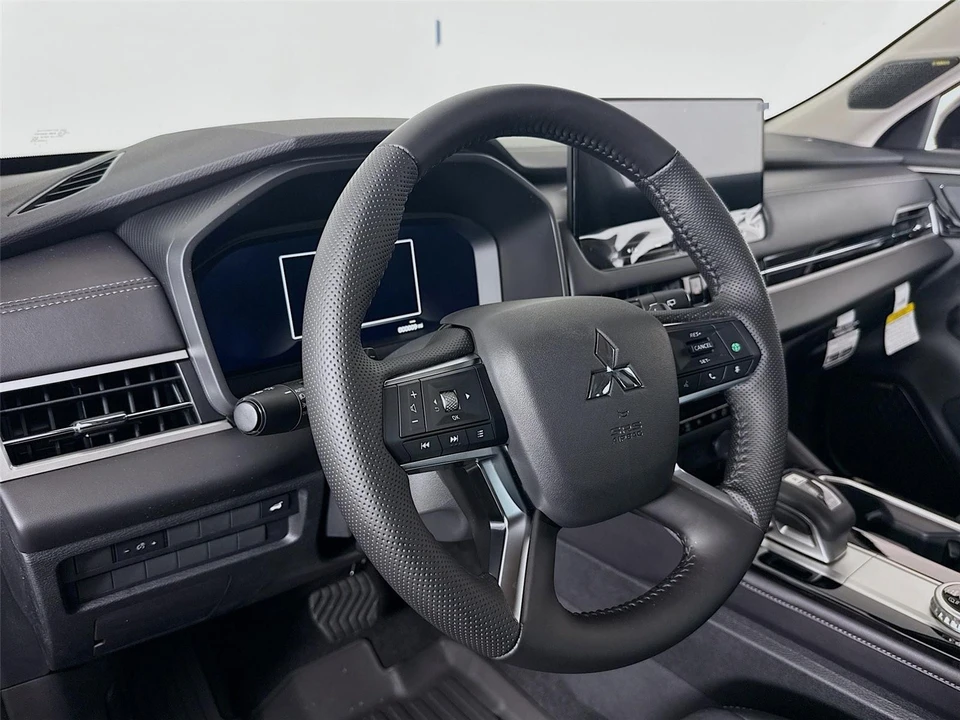 2025 Mitsubishi Outlander - Image 9 of 21