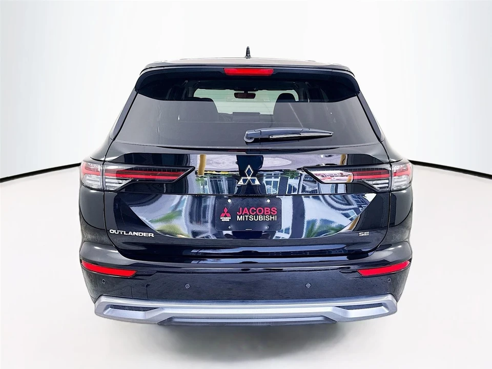 2025 Mitsubishi Outlander - Image 6 of 21