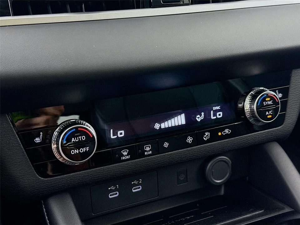 2025 Mitsubishi Outlander - Image 15 of 21