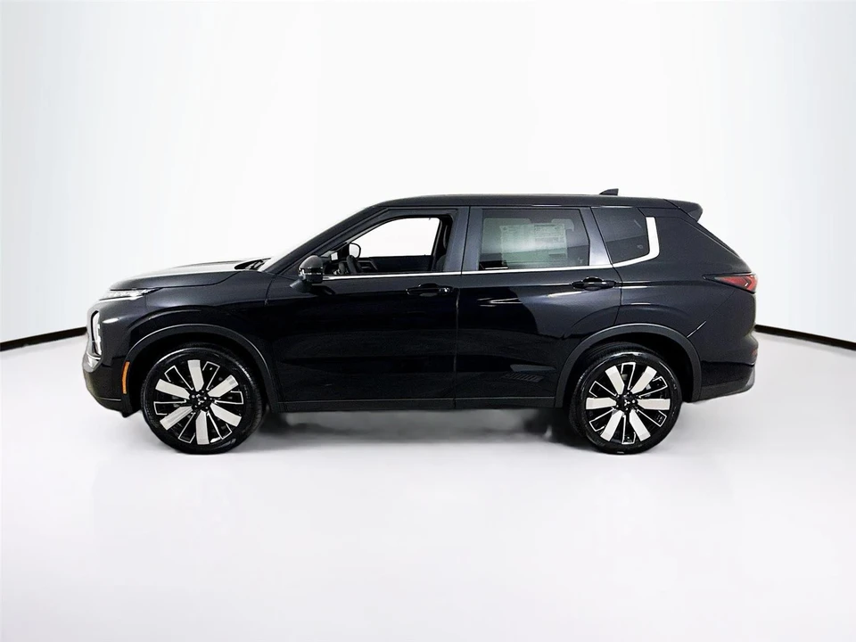2025 Mitsubishi Outlander - Image 4 of 21