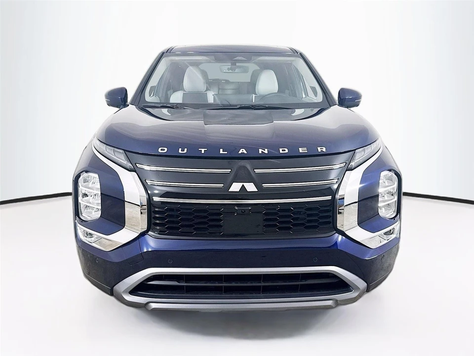 2025 Mitsubishi Outlander - Image 3 of 21