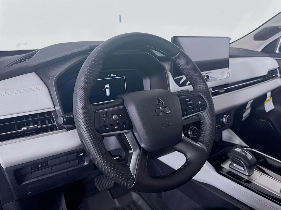 2025 Mitsubishi Outlander - Image 9 of 21