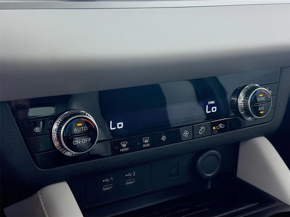 2025 Mitsubishi Outlander - Image 15 of 21