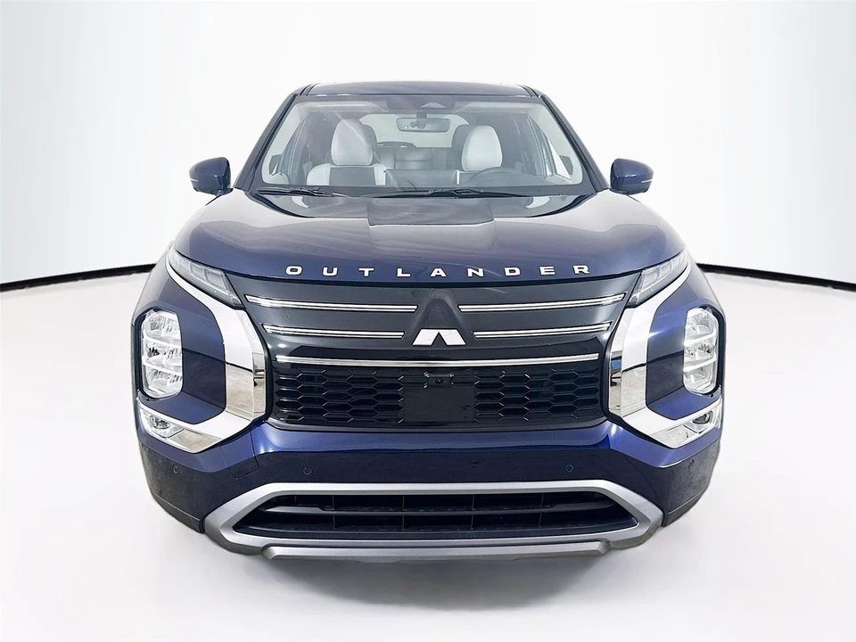 2025 Mitsubishi Outlander - Image 2 of 21