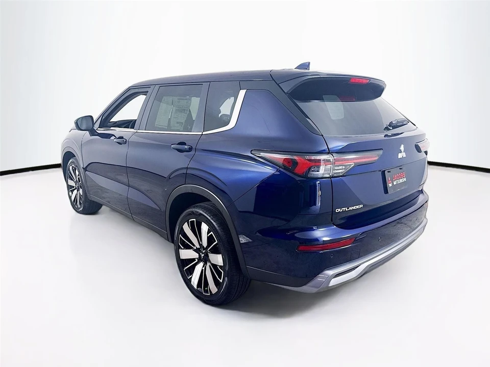 2025 Mitsubishi Outlander - Image 5 of 21