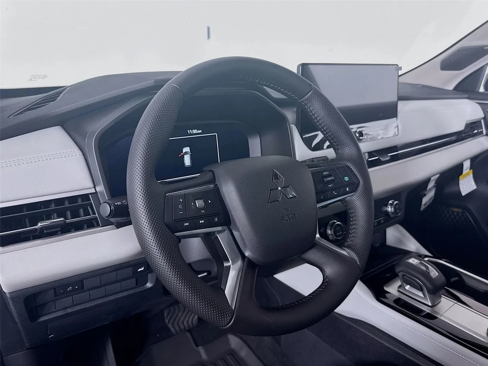 2025 Mitsubishi Outlander - Image 9 of 21
