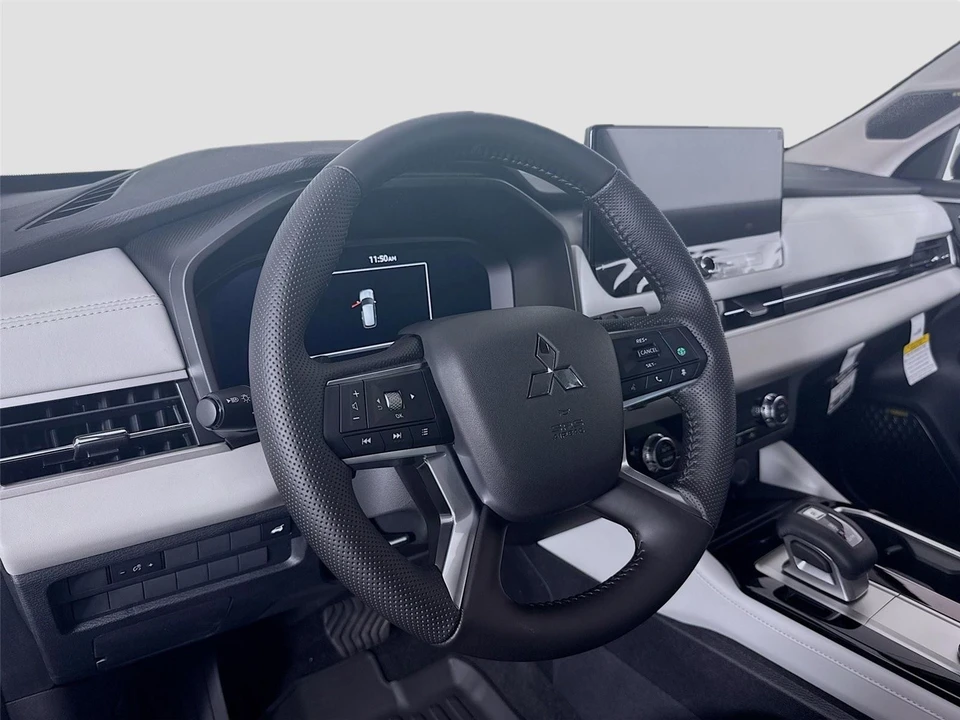 2025 Mitsubishi Outlander - Image 9 of 21