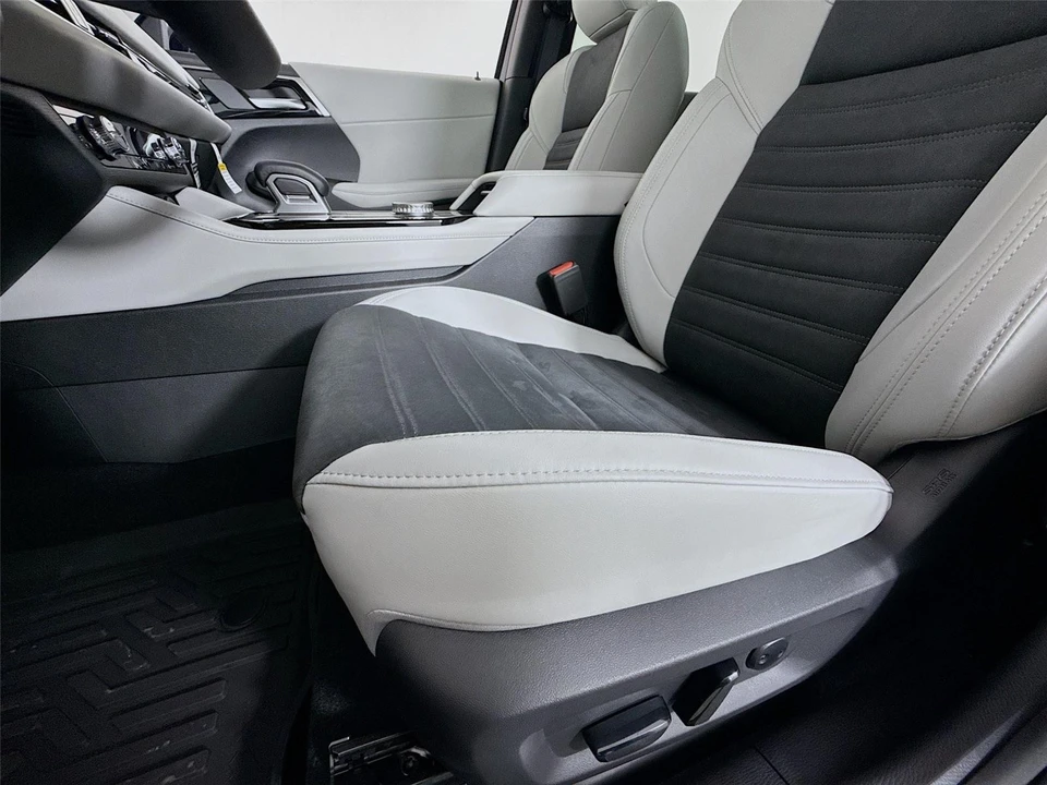 2025 Mitsubishi Outlander - Image 19 of 21