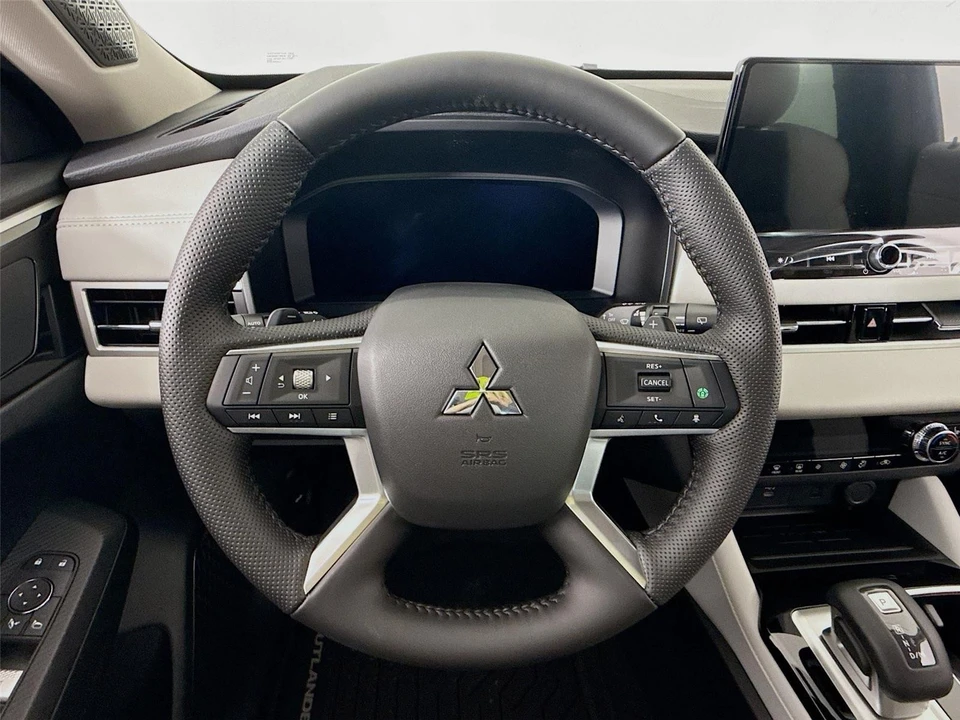 2025 Mitsubishi Outlander - Image 10 of 21