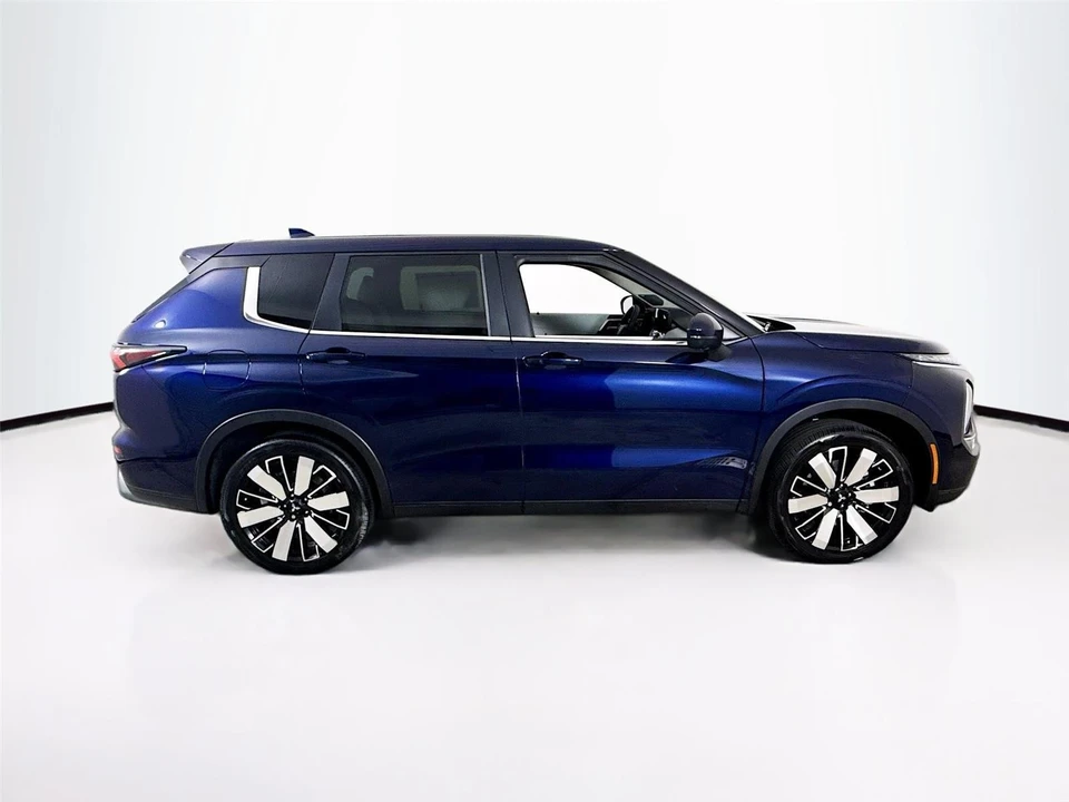 2025 Mitsubishi Outlander - Image 8 of 21