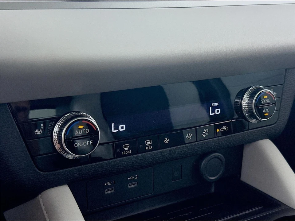 2025 Mitsubishi Outlander - Image 15 of 21