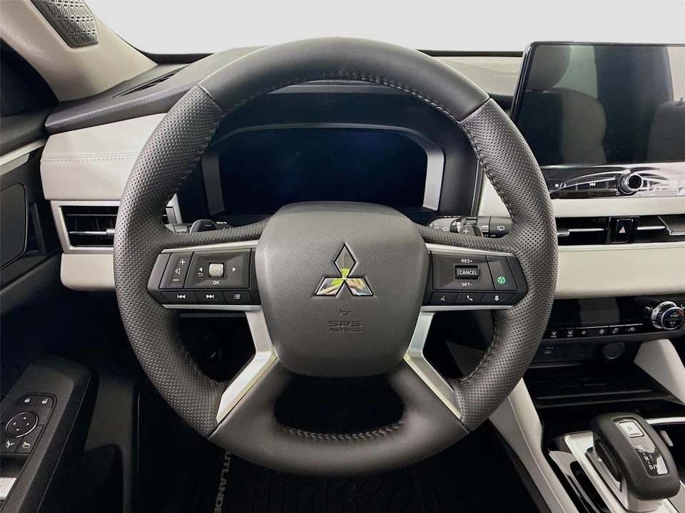 2025 Mitsubishi Outlander - Image 10 of 21