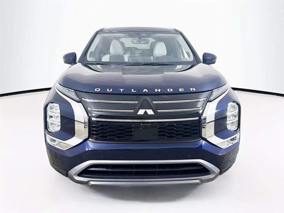 2025 Mitsubishi Outlander - Image 2 of 21