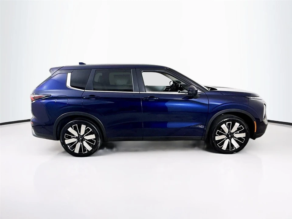 2025 Mitsubishi Outlander - Image 8 of 21