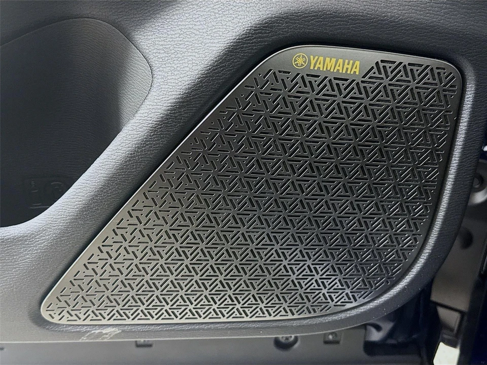 2025 Mitsubishi Outlander - Image 18 of 21