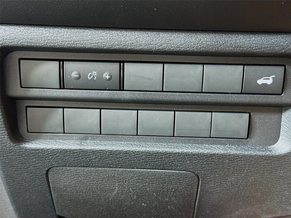2025 Mitsubishi Outlander - Image 10 of 21