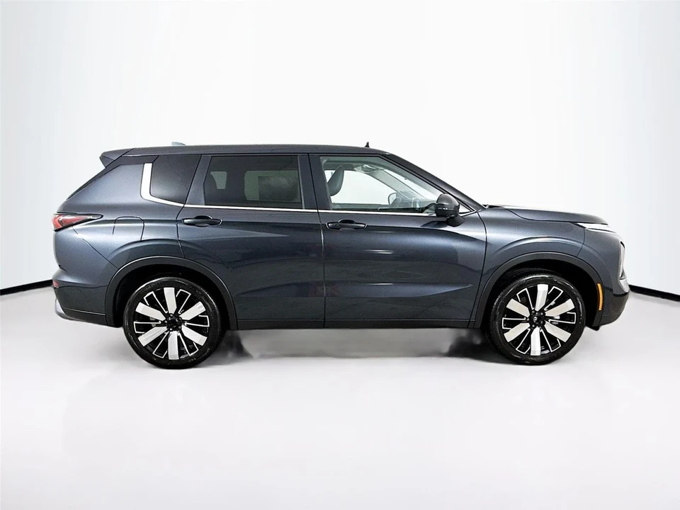 2025 Mitsubishi Outlander - Image 8 of 21
