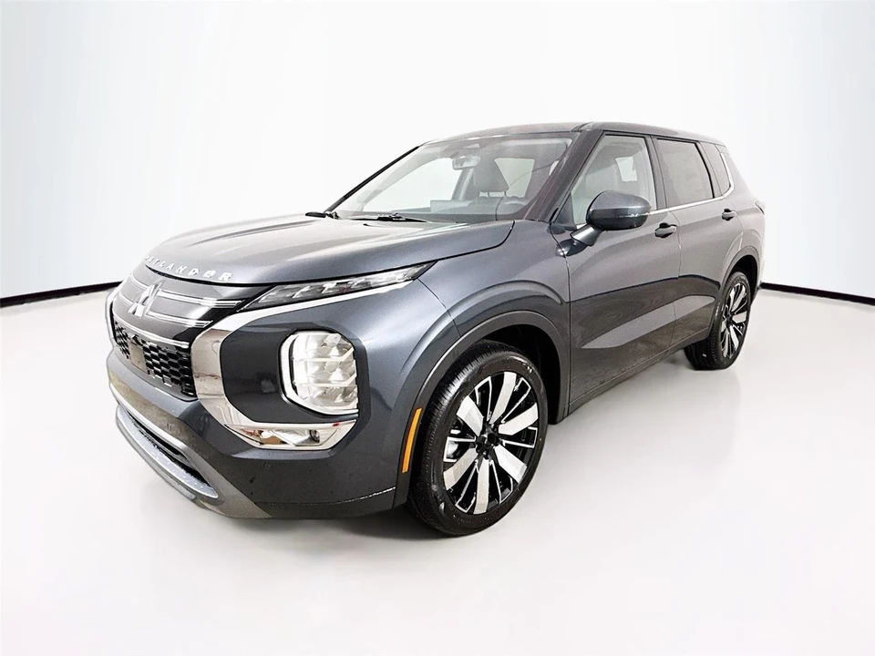 2025 Mitsubishi Outlander - Image 3 of 21