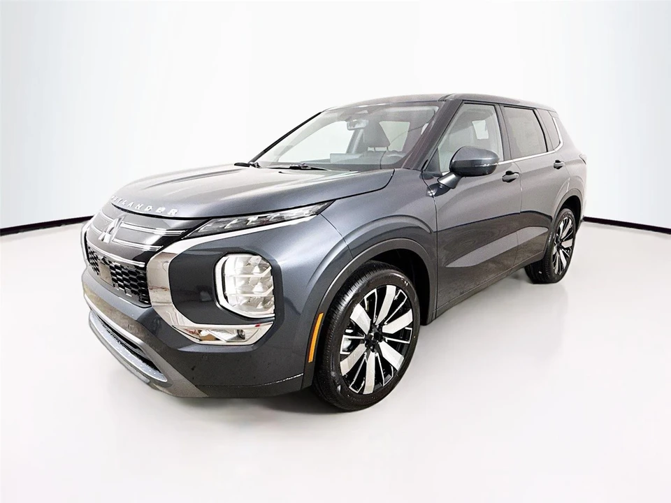 2025 Mitsubishi Outlander - Image 3 of 21