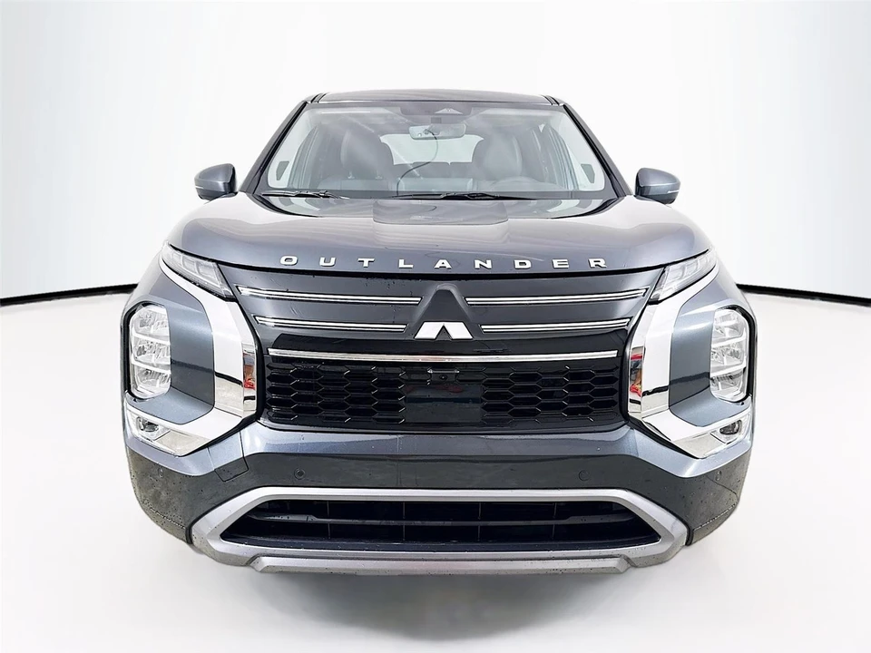 2025 Mitsubishi Outlander - Image 2 of 21