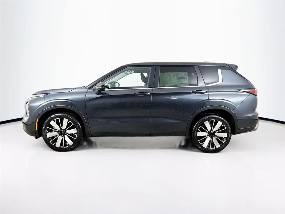 2025 Mitsubishi Outlander - Image 4 of 21