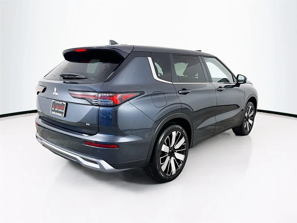 2025 Mitsubishi Outlander - Image 7 of 21