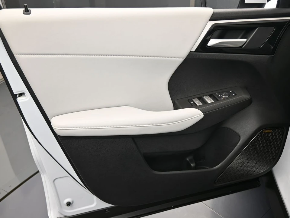 2025 Mitsubishi Outlander - Image 12 of 12