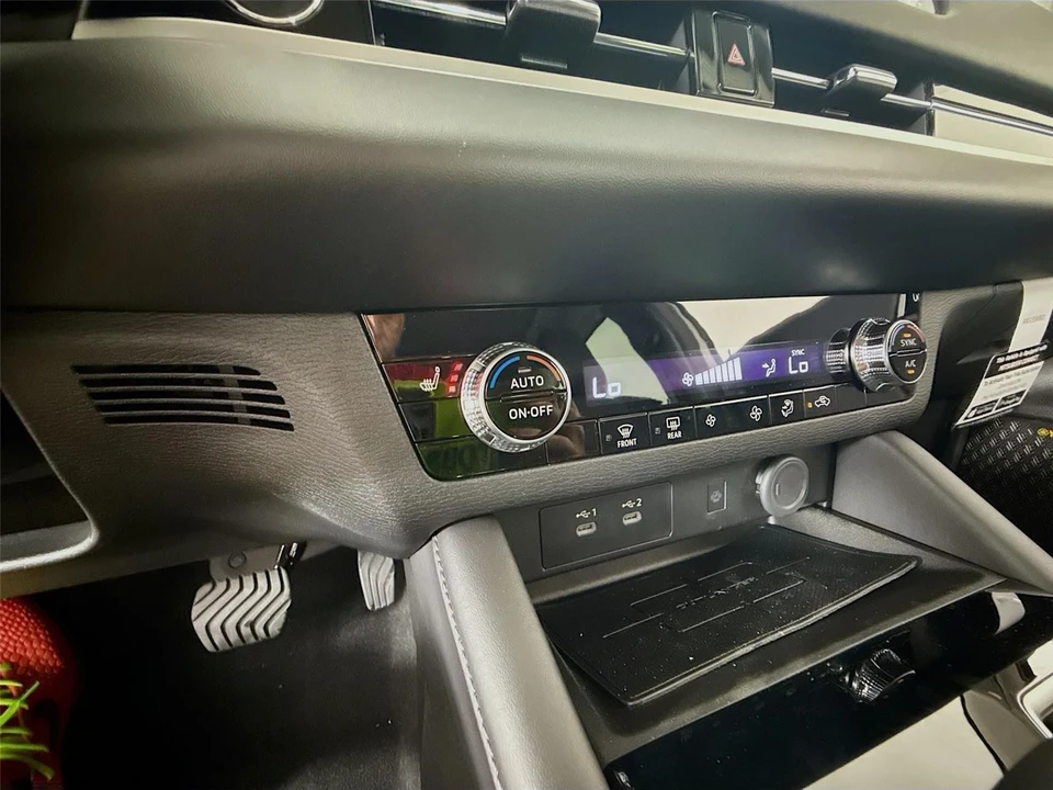 2025 Mitsubishi Outlander - Image 21 of 21