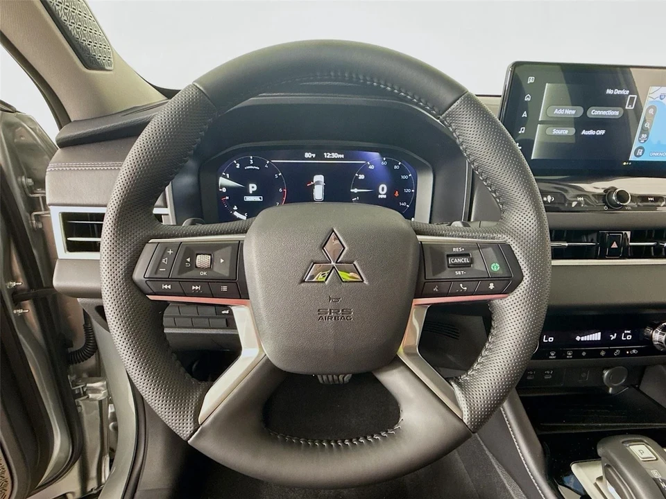 2025 Mitsubishi Outlander - Image 11 of 21