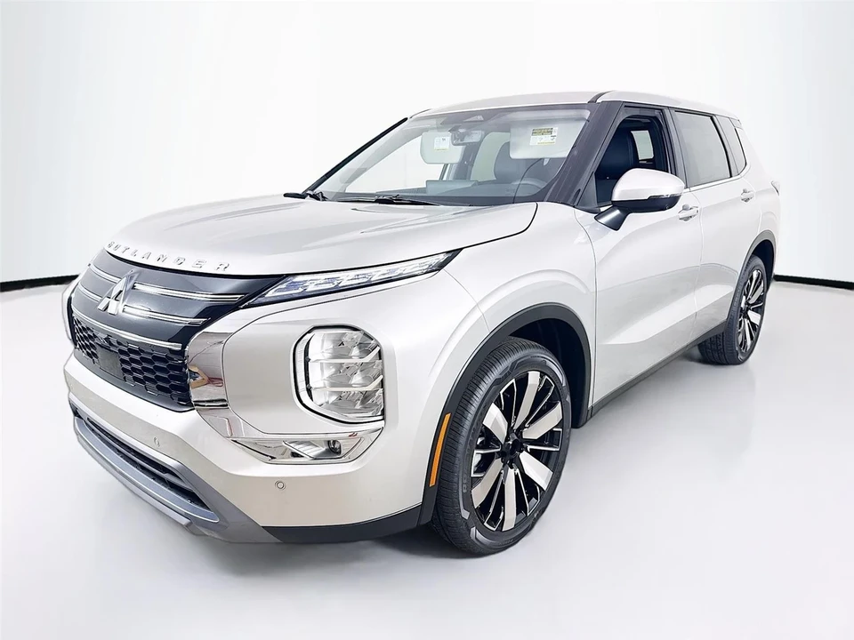 2025 Mitsubishi Outlander - Image 3 of 21