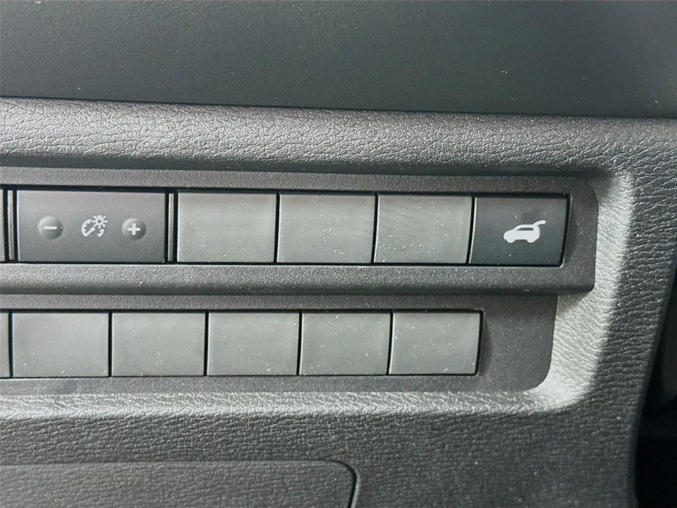 2025 Mitsubishi Outlander - Image 10 of 21