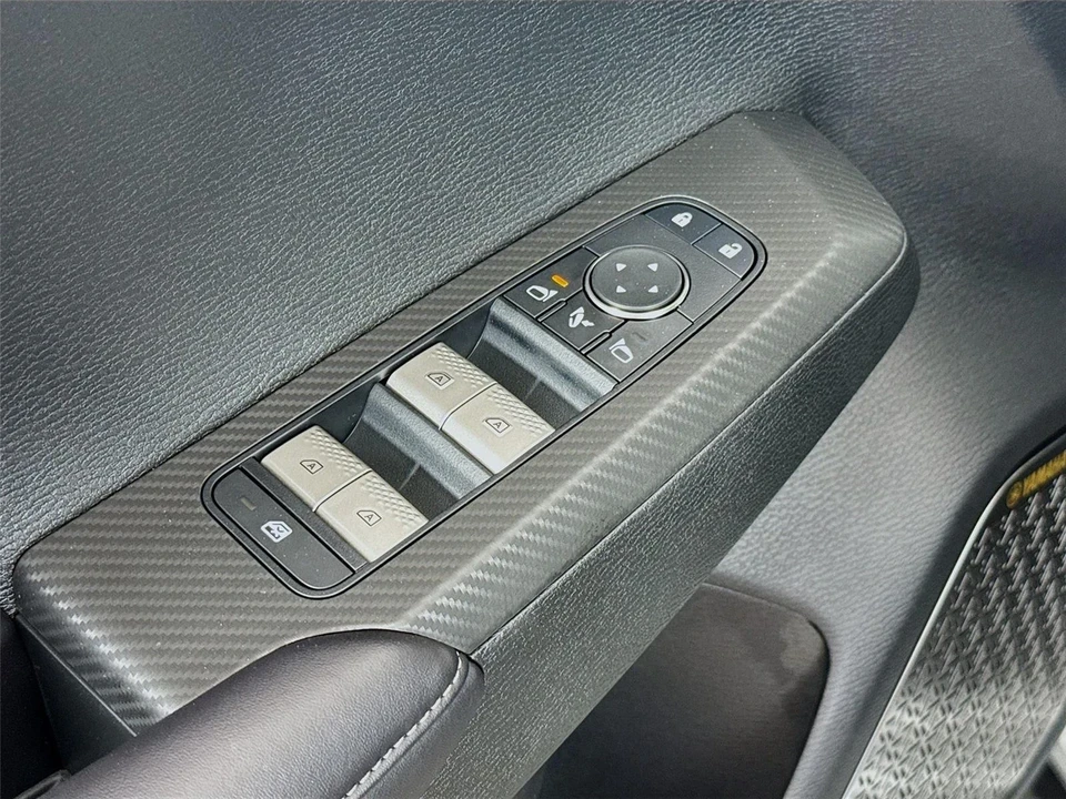 2025 Mitsubishi Outlander - Image 18 of 21